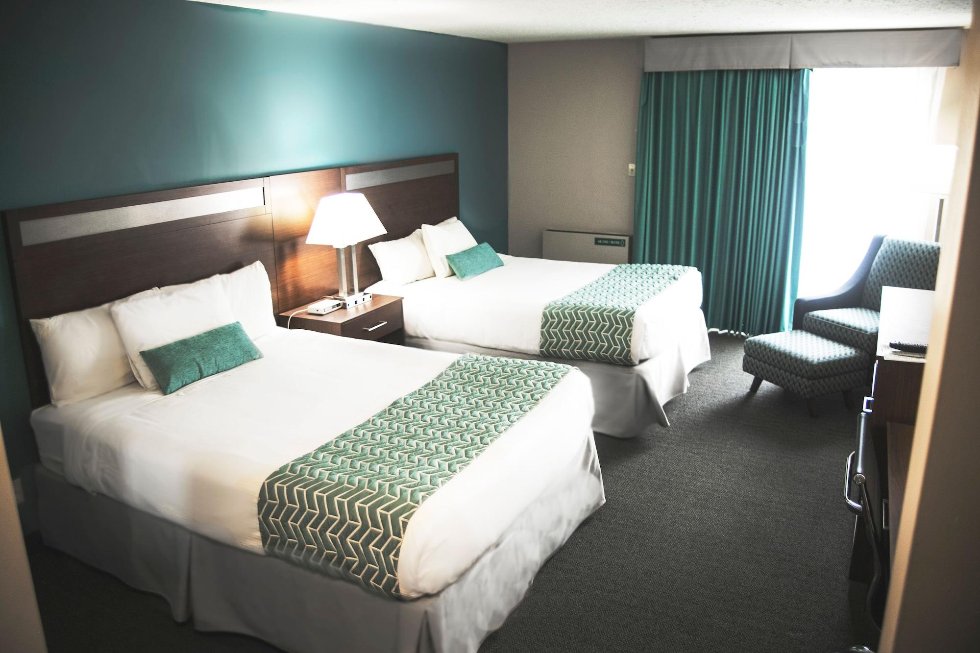 Ramada By Wyndham Hotel Quesnel Bagian luar foto
