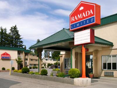 Ramada By Wyndham Hotel Quesnel Bagian luar foto